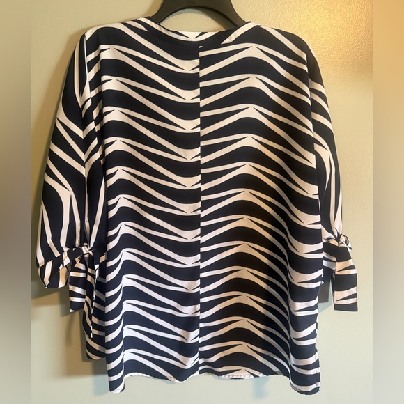 New York & Company Navy and White Wave-Stripe Tunic Tie short sleeves size large - Picture 7 of 9